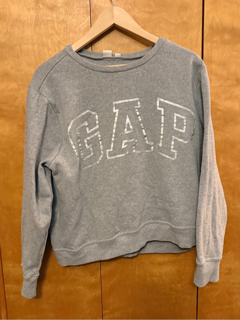 GAP Gray Cropped Crewneck Sweatshirt silver Logo women size Large
